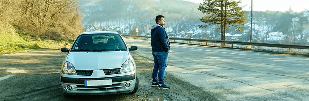 Hoe de motorkap van een Renault Clio te openen?