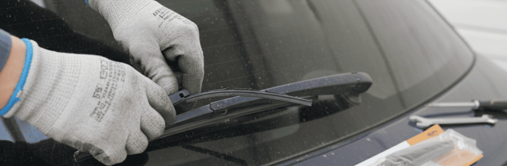 Wie wechselt man den hinteren Scheibenwischer?