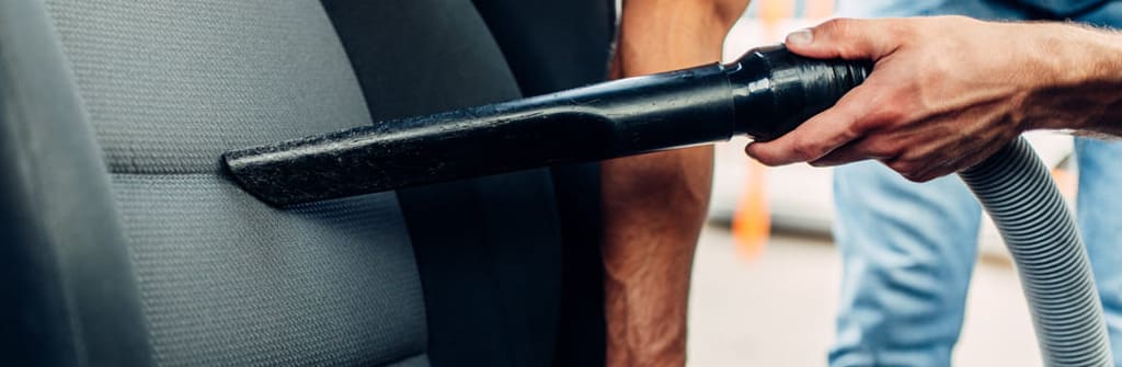 Come pulire i sedili dell'auto con il fai da te?