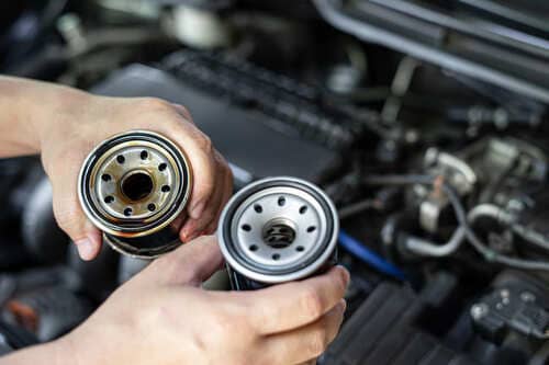 nuovo filtro dell'olio sulla Renault Twingo